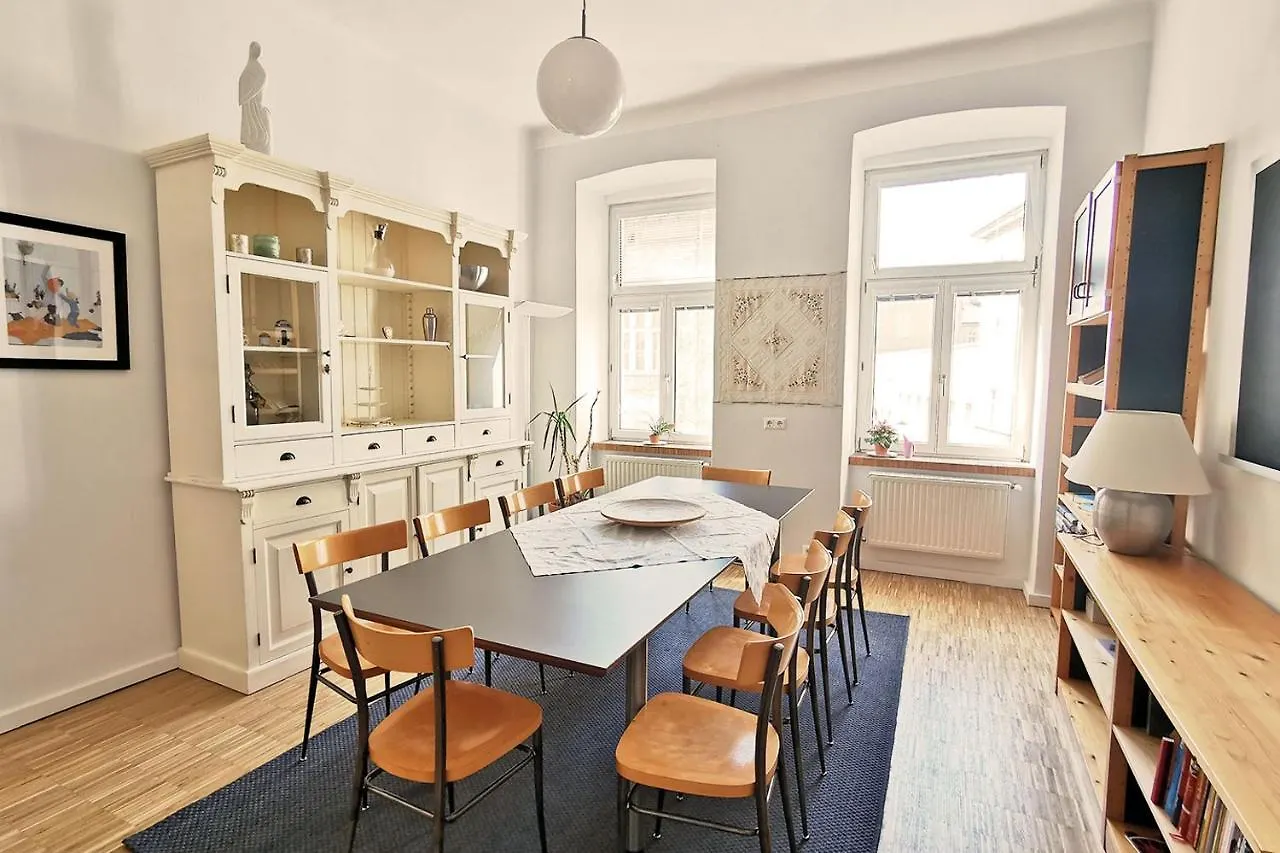 Vienna Palm Apartment