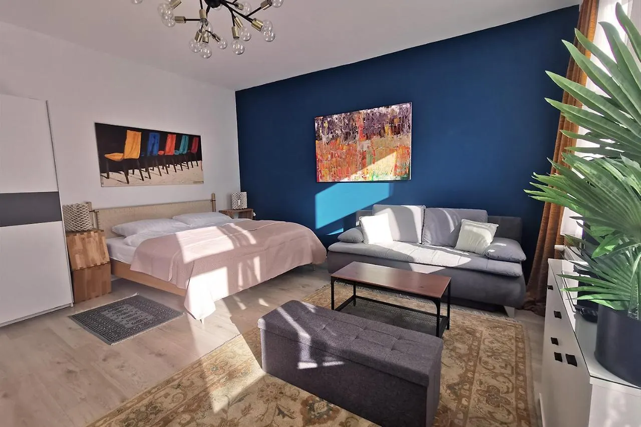Vienna Palm Apartment 0*,